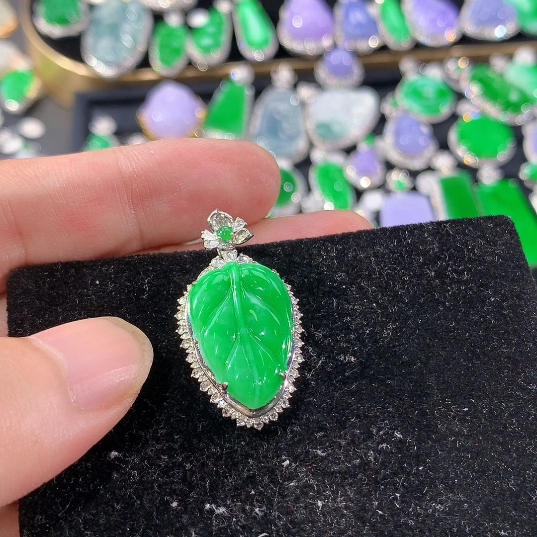 翡翠18K金镶嵌颈饰