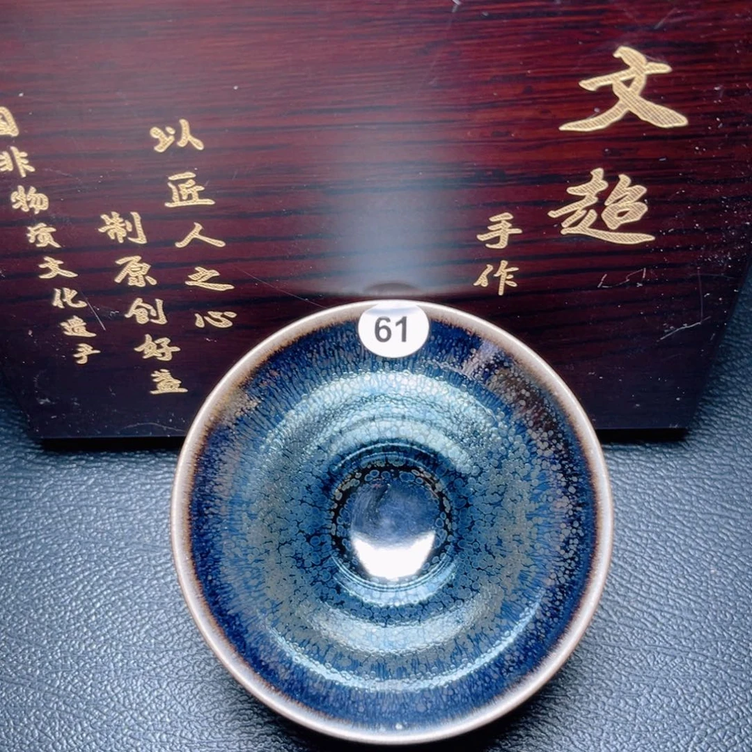 茶盏滴滴答答的声音响