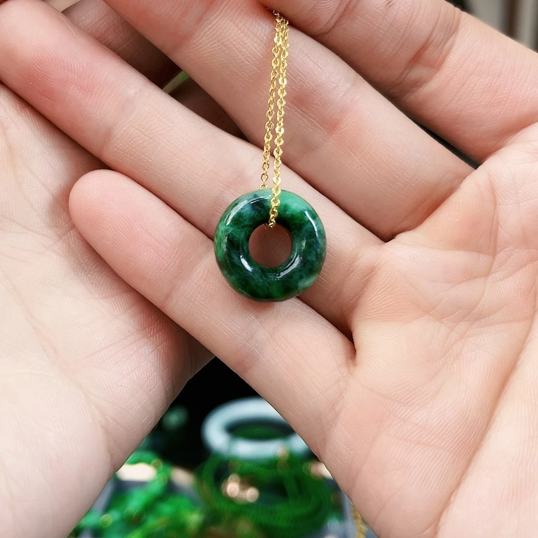 翡翠颈饰未镶嵌吊坠多样性