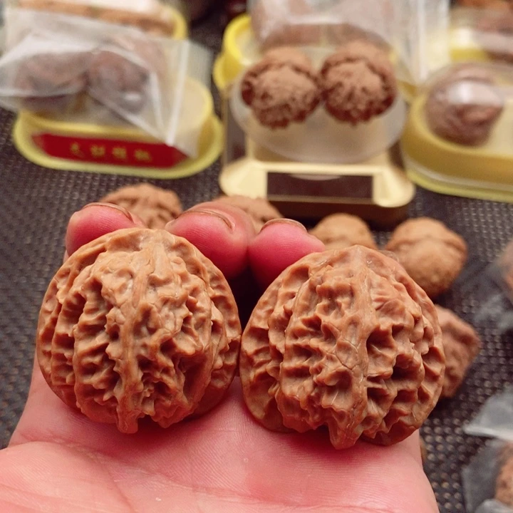 卡***伯吊坠文玩核桃狮子