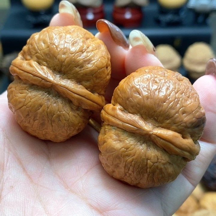 吊坠桃核炸2元宝铁核桃