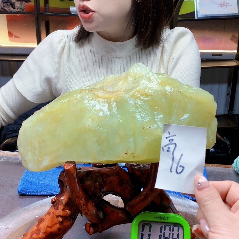 【闪购商品】未镶嵌蛇纹石玉原石风****你