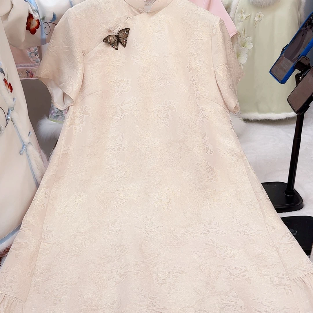 刺绣真丝香槟色连衣裙