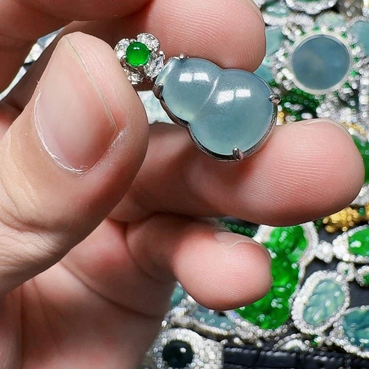 翡翠未镶嵌颈饰天然Ａ货翡翠放漏