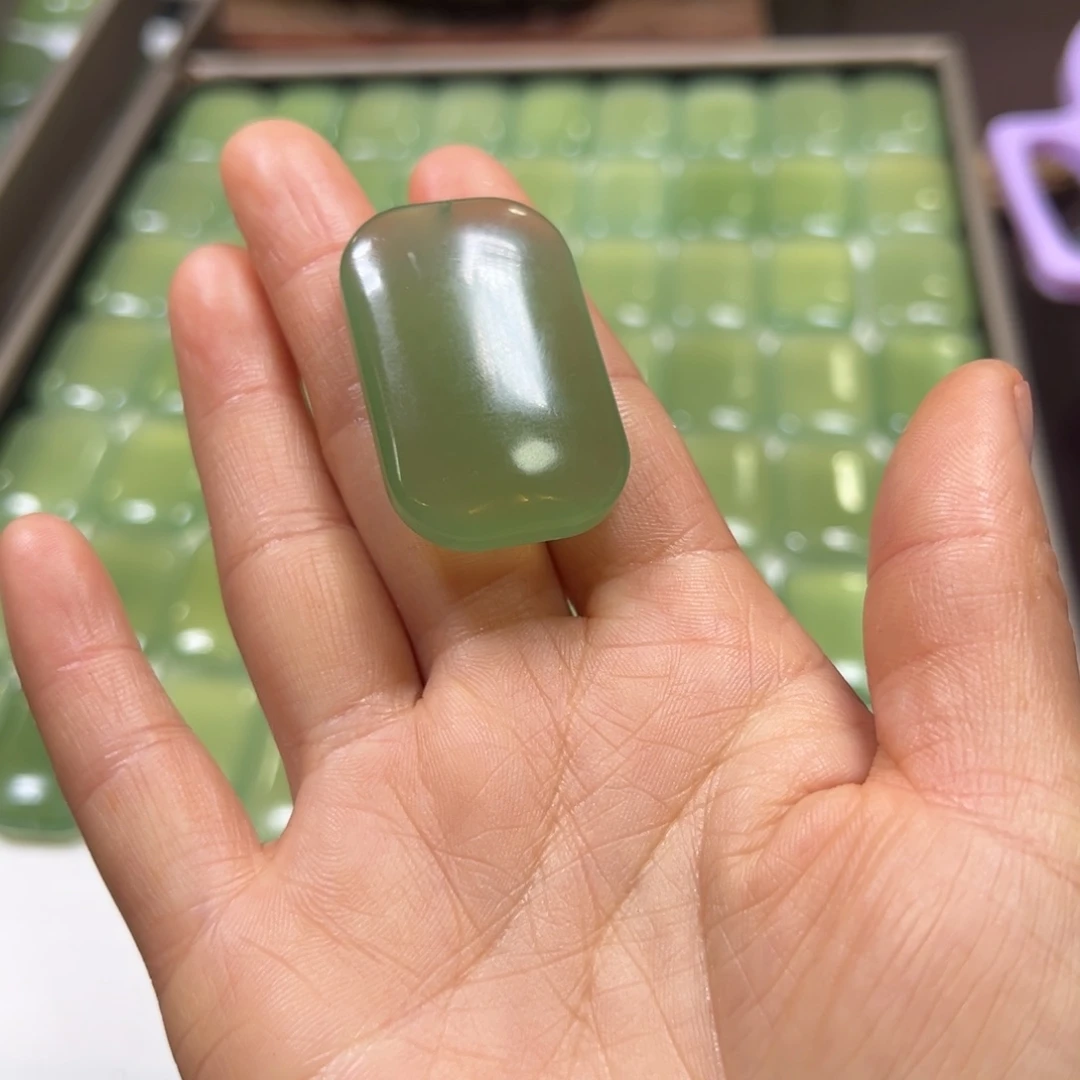 石***8蛇纹石玉未镶嵌颈饰