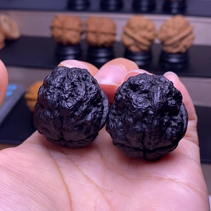 用***4文玩核桃把件血舍利地闷7