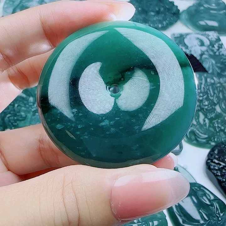 翡翠未镶嵌颈饰多样性发货天然的A货翡翠