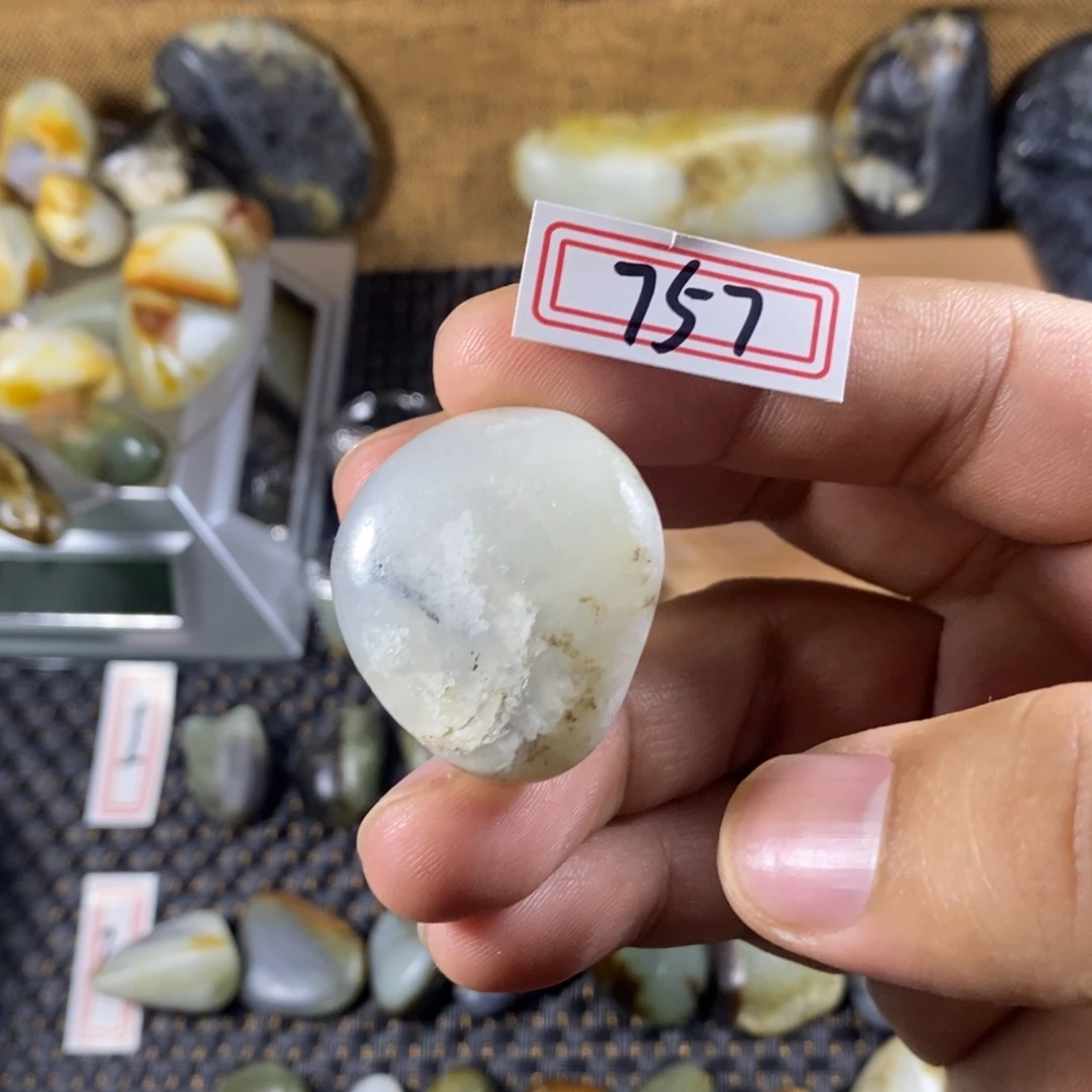 和田玉（糖玉）未镶嵌挂件