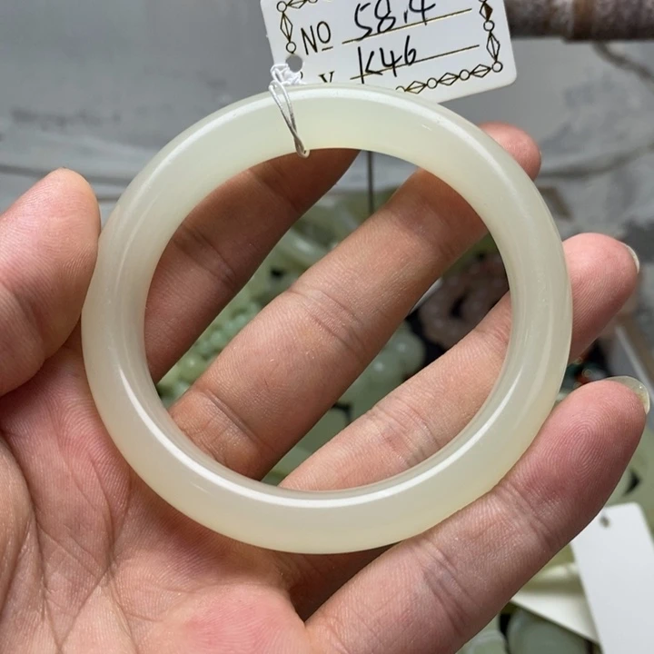 奇*吖青海各尔木时尚宽版手镯