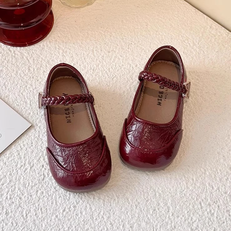 小黄鸭柚柚韩版童鞋2025春季新款儿童皮鞋复古软底女童鞋麻花单鞋