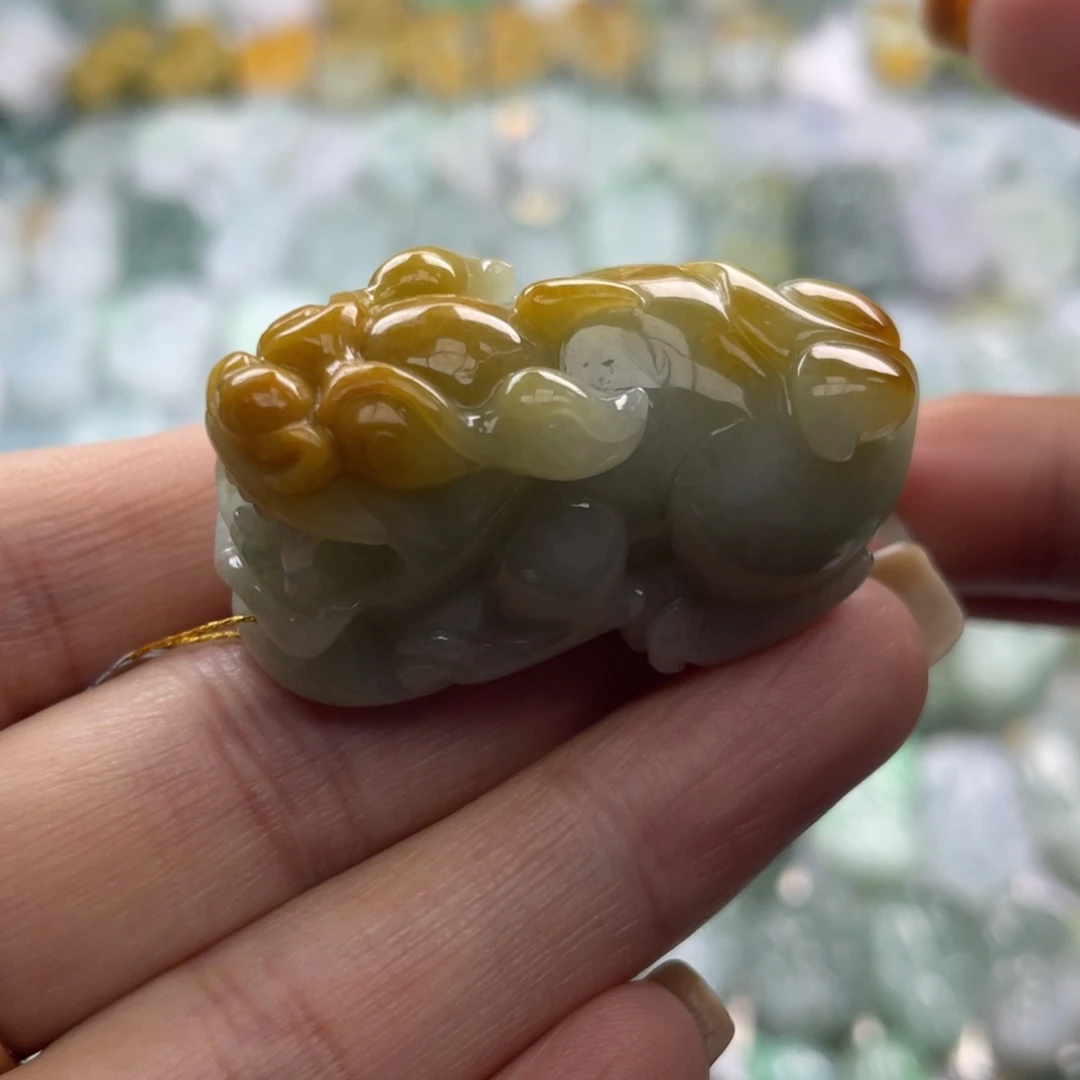 翡翠未镶嵌颈饰貔貅