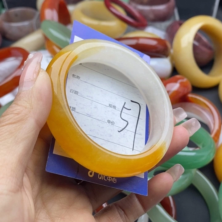 石英质玉手镯未镶嵌