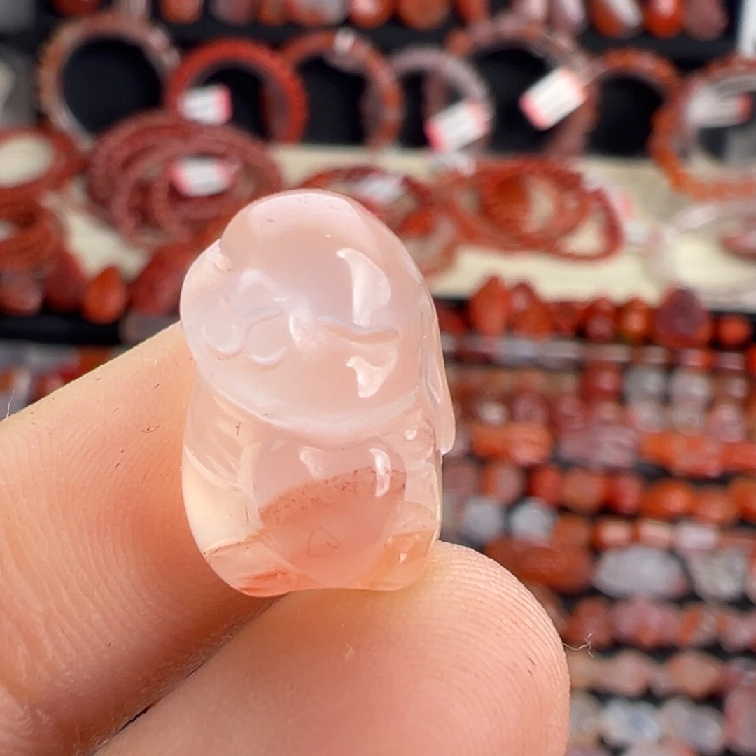 南红玛瑙未镶嵌颈饰兔子