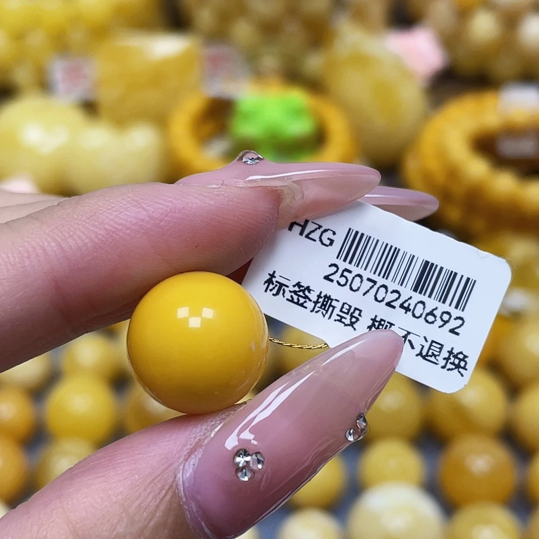 起***点蜜蜡未镶嵌裸石13.6mm微瑕