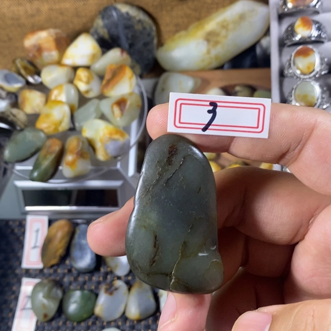 和田玉（糖玉）未镶嵌挂件