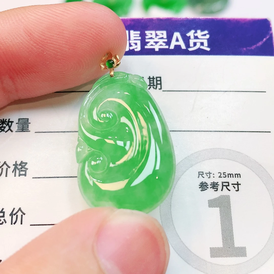 翡翠18K金镶嵌颈饰