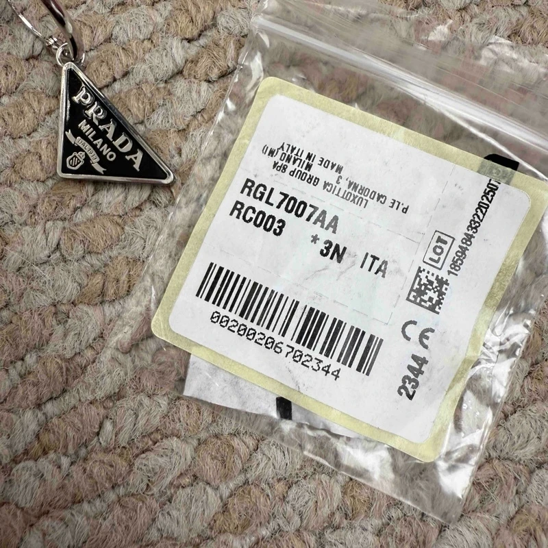 95新 Prada/普拉达 零件单个/ 乱乱子中古/115212不支持鉴定