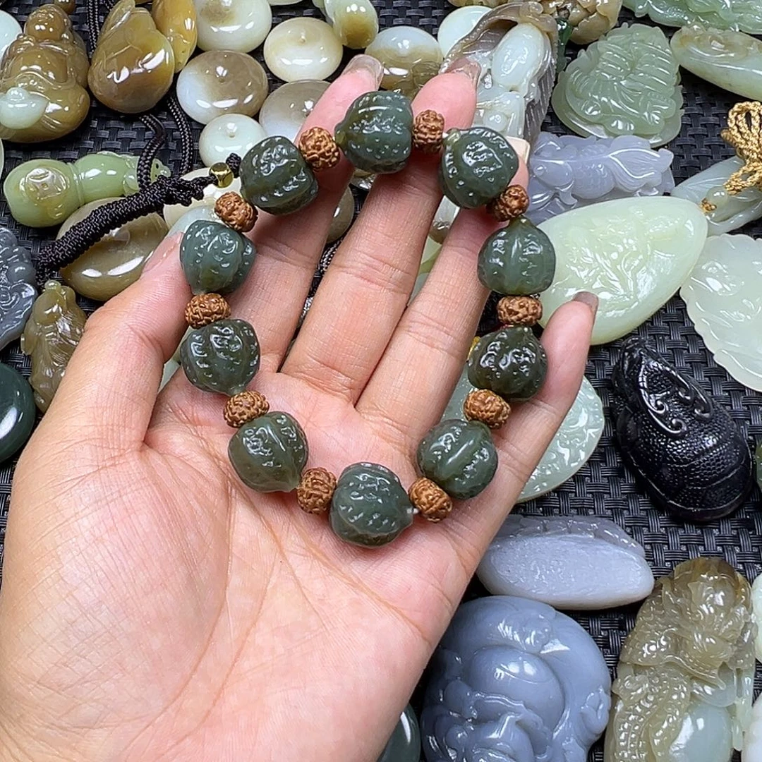 和田玉未镶嵌颈饰卡16左右