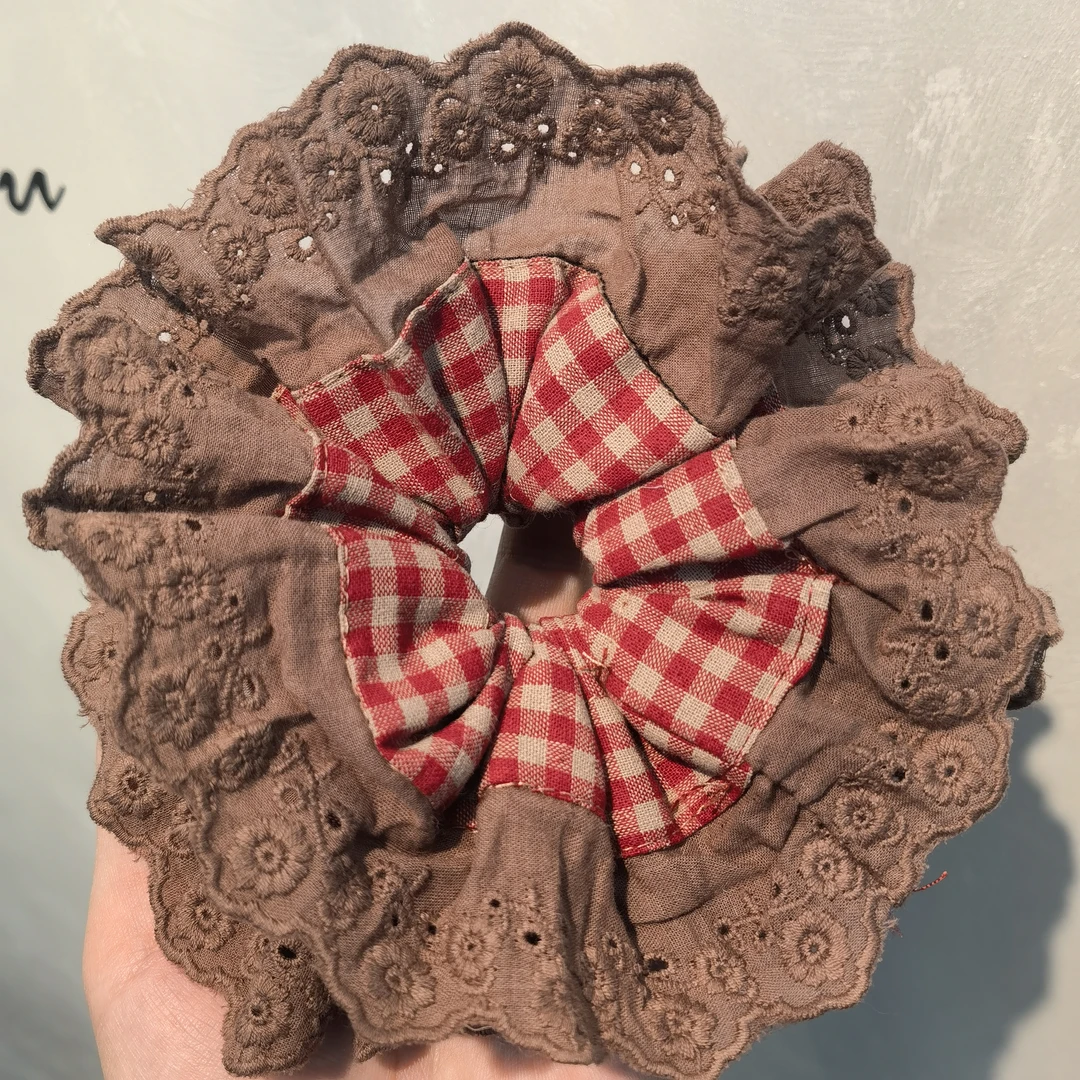 B860红色格子咖色蕾丝边肠圈