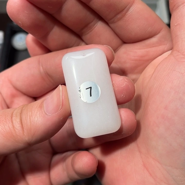 石英质玉（金丝玉）颈饰未镶嵌多****妈