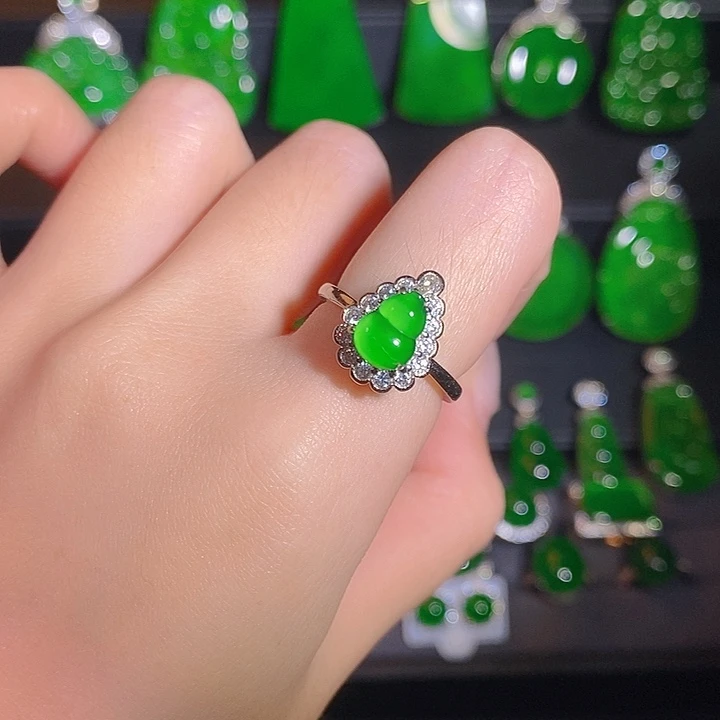 翡翠未镶嵌戒指，，