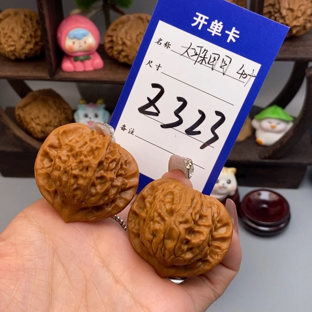 文玩核桃吊坠Y**?大耳朵图图