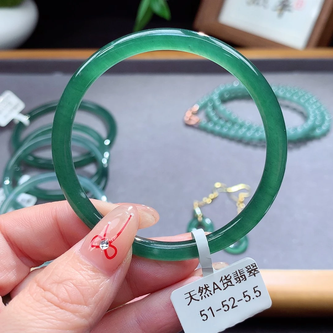 翡翠手镯（圆镯）未镶嵌
