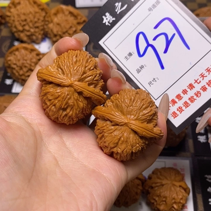 文玩核桃吊坠40白狮子927