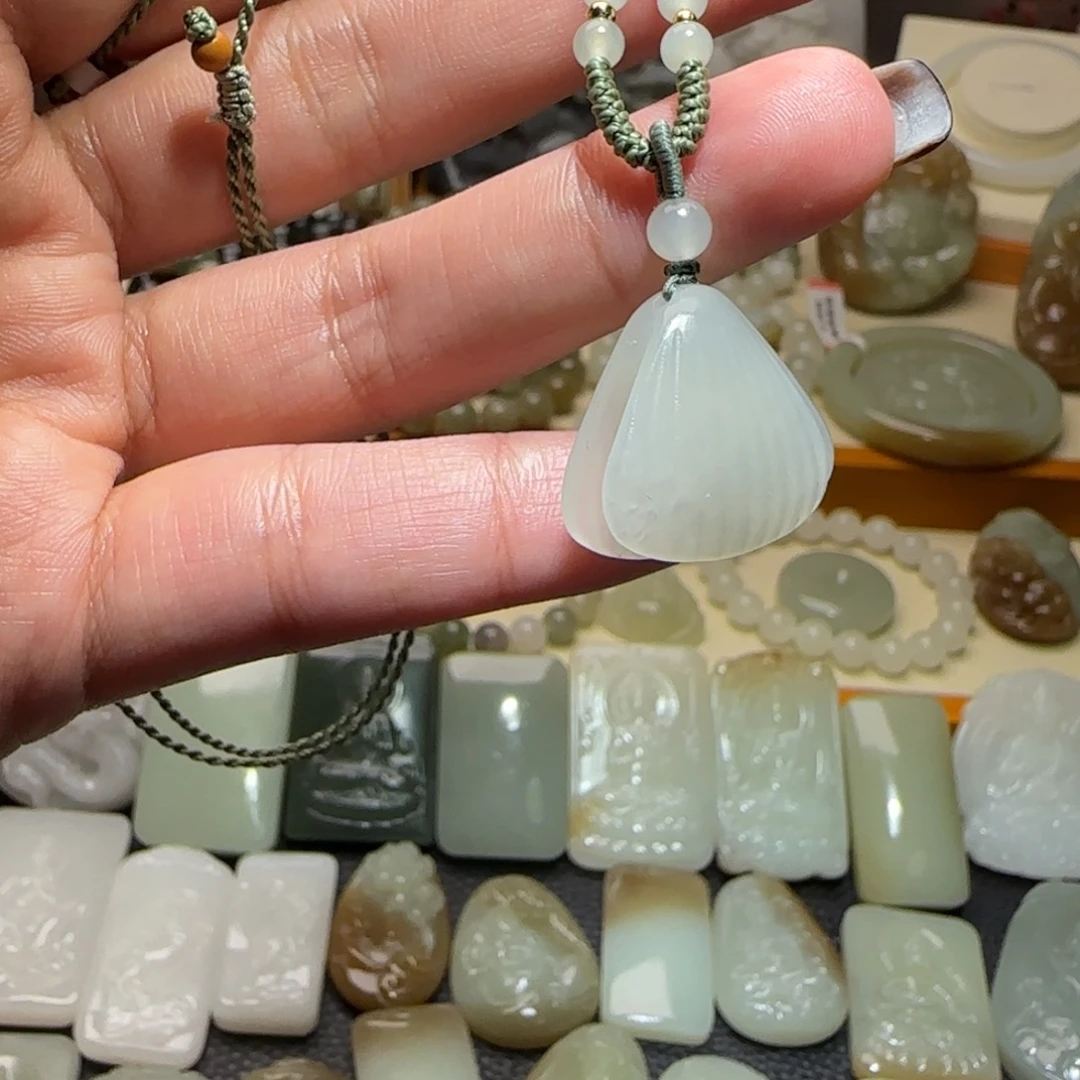 和田玉未镶嵌颈饰