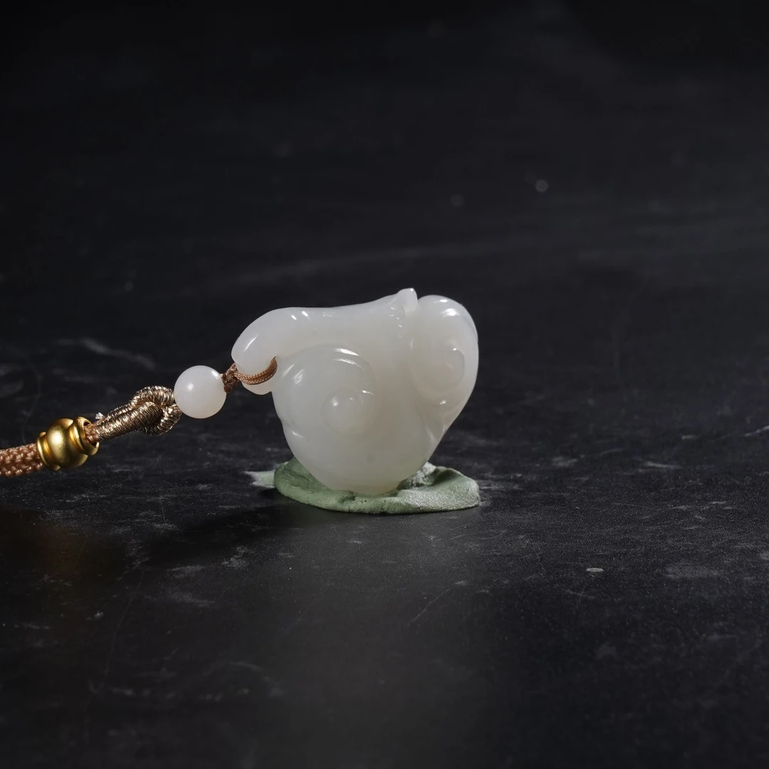 lot14精品和田玉羊脂如意挂件