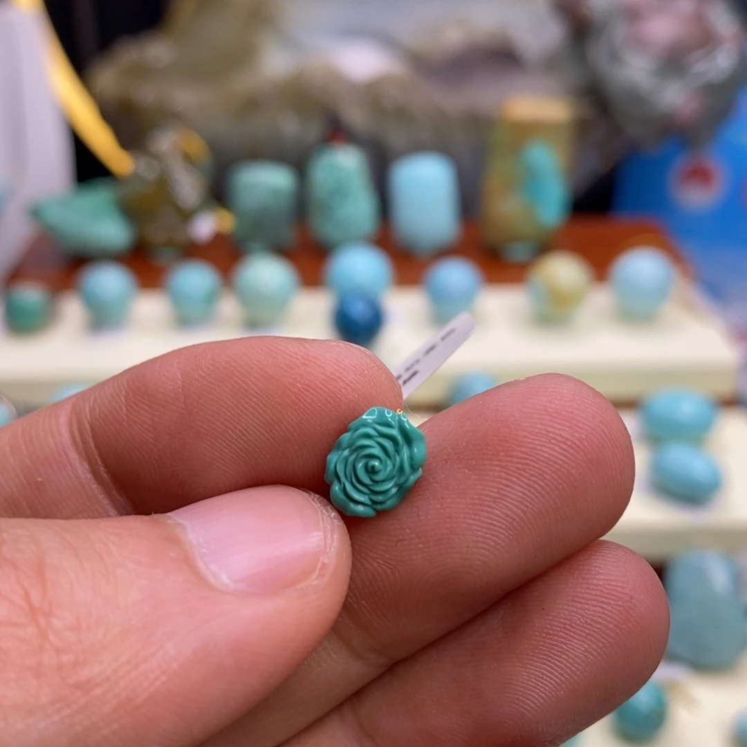 绿松石未镶嵌珠宝奇石