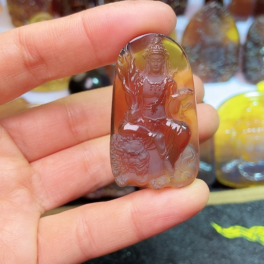 琥珀颈饰未镶嵌文殊菩萨