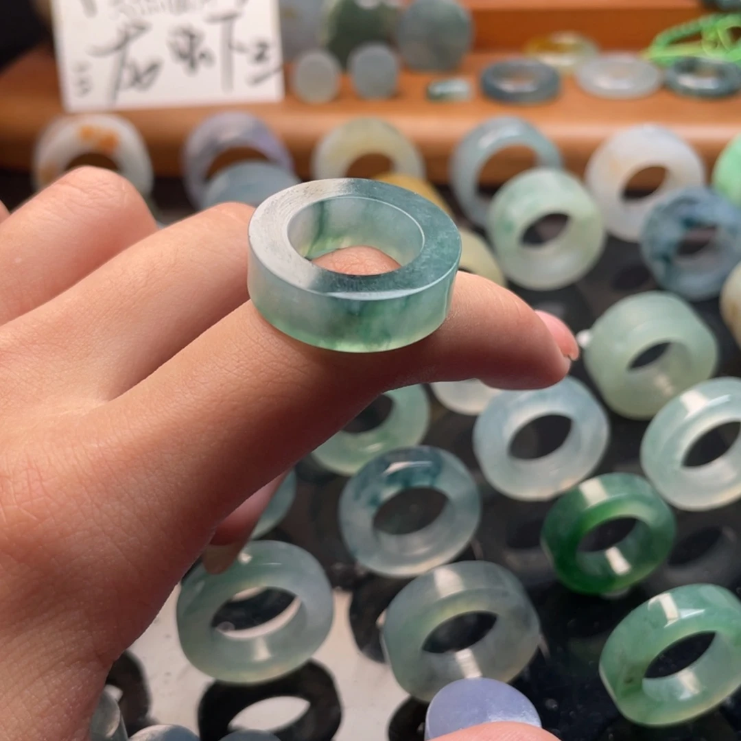 未镶嵌定制翡翠么***?戒指