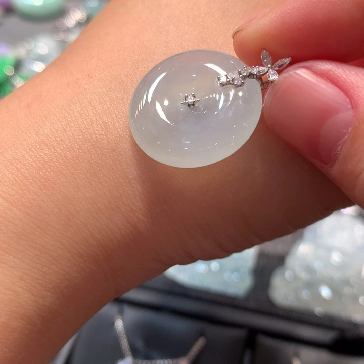 【闪购商品】颈饰18K金镶嵌翡翠翡翠