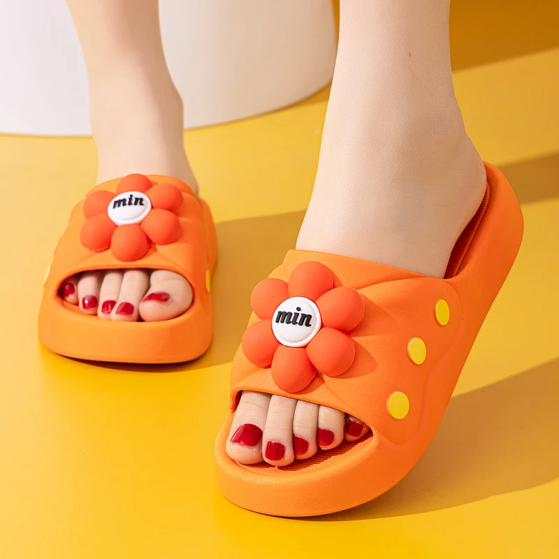 夏季拖鞋女款2025新款增高颜值洗澡居家防滑外穿软底踩屎感凉拖鞋