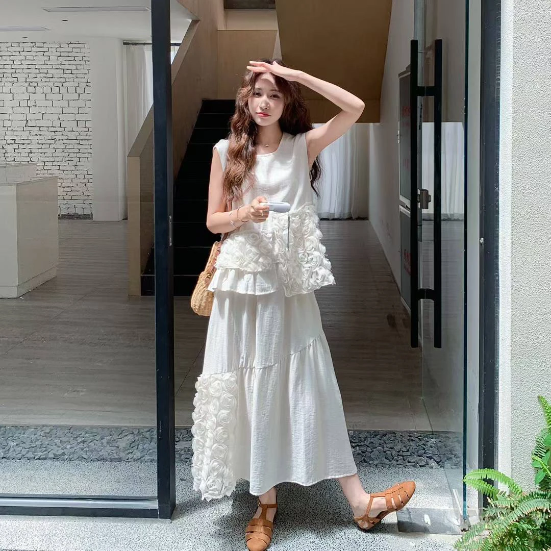 米白色法式绝美套装女夏季2025新款立体花朵无袖背心半身裙两件套
