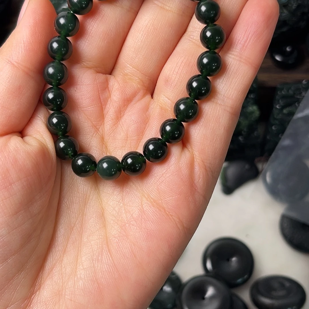 莫***言蛇纹石玉合金颈饰