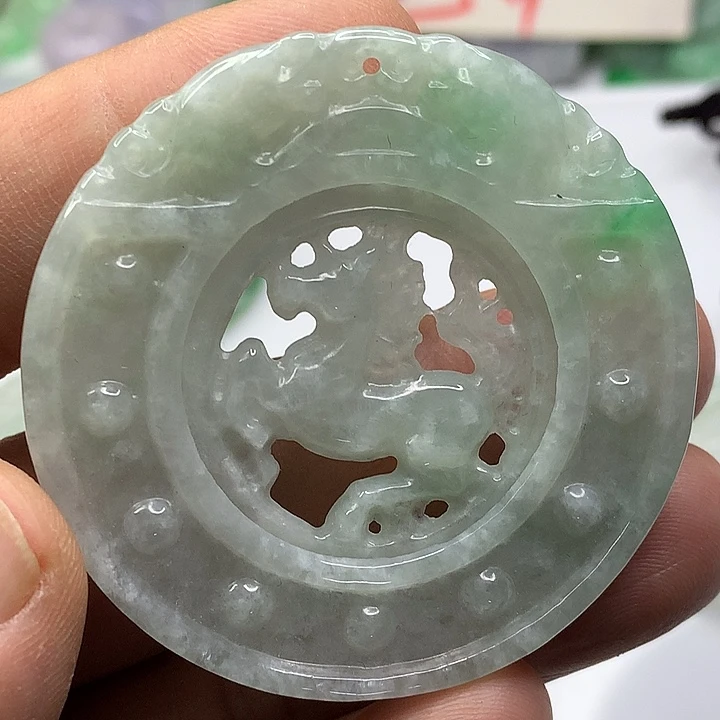 翡翠未镶嵌吊坠(赠链)