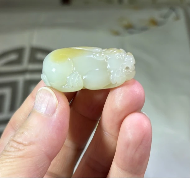 新疆和田玉貔貅，高油性俏糖肉细纯净无裂，招财护身，42*22*18mm26g
