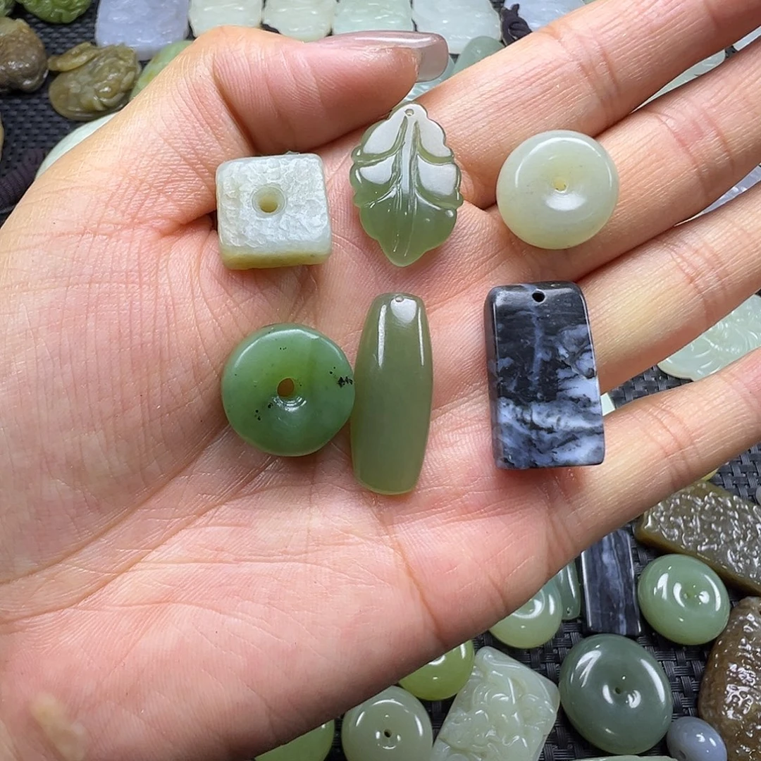 和田玉未镶嵌吊坠(不含链)福利漏，不退不换，送绳不绑