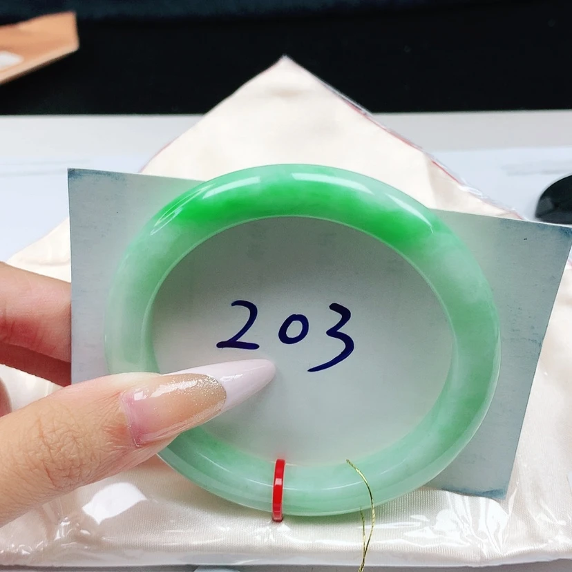 【闪购商品】翡翠手镯未镶嵌56.8圈