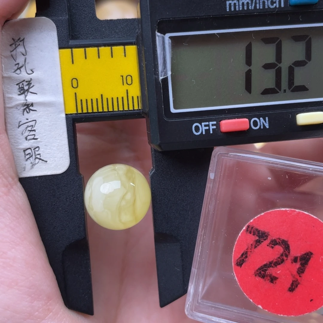 蜜蜡未镶嵌珠宝奇石