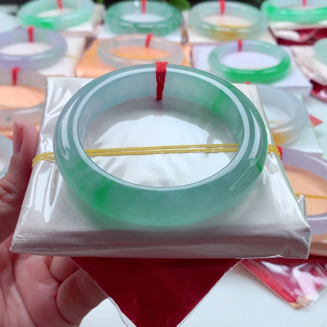 筱***.翡翠未镶嵌手镯定金A