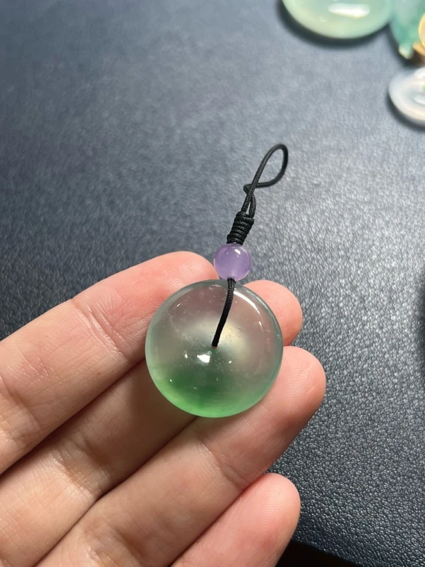 高冰飘阳绿木纳平安扣吊坠22.8×5.9