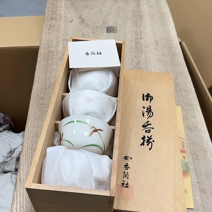 瓷片噗哈哈哈哈哈哈哈哈哈我笑