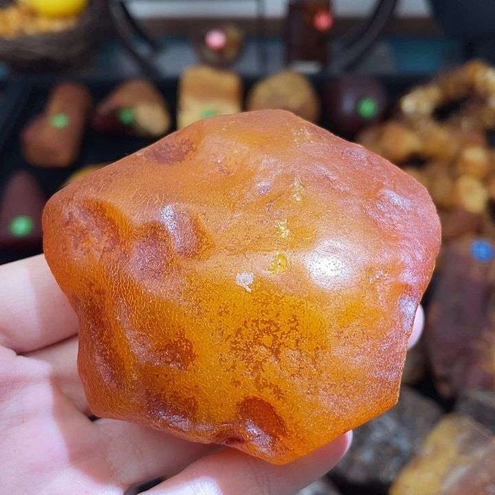 琥珀未镶嵌珠宝奇石富甲天下