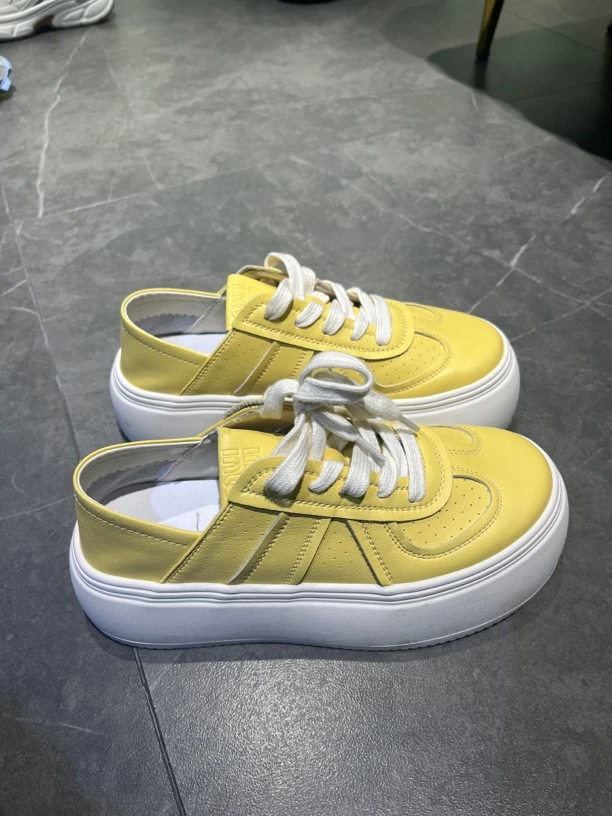 2025春季新款休闲板鞋时尚休闲舒适小白鞋