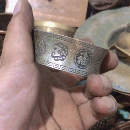 边***疆闪电购铜摆件工艺品