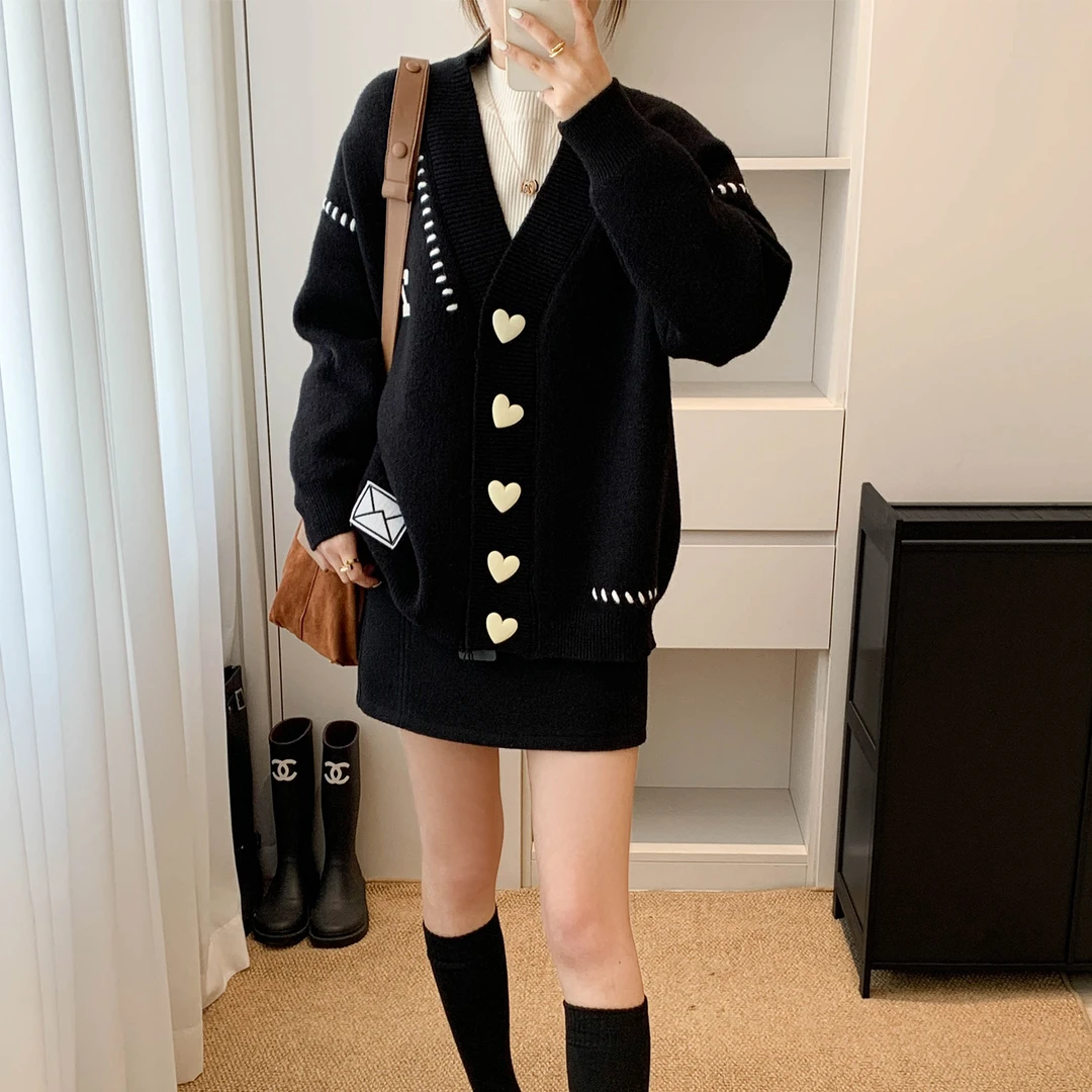 小众设计师款！撞色明线大爱心扣设计~减龄俏皮V领时尚毛衣开衫