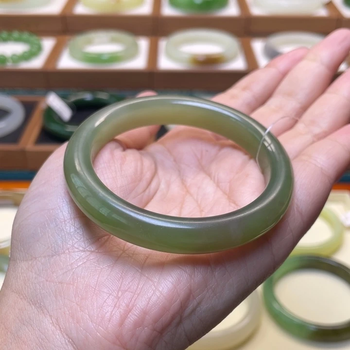 和田玉手镯未镶嵌54